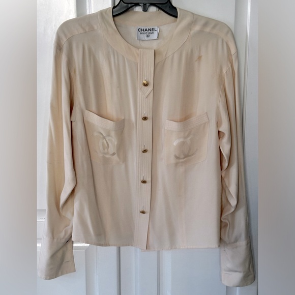 AUTHENTIC CHANEL Silk Blouse with Logo pocket and Chanel Button- Size 40 Cream - Picture 1 of 7